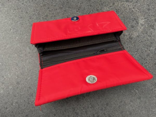 Portemonnee borduursels Vietnam magneetsluiting fairtrade handgemaakt Ritssluiting