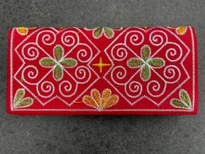Portemonnee borduursels Vietnam geld magneet sluiting fair trade handgemaakt apart vak rits handmade opbergen hard