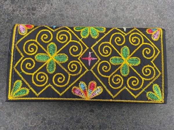 Portemonnee borduursels Vietnam geld magneet sluiting fair trade handgemaakt apart vakken rits handmade opberg stevig dames