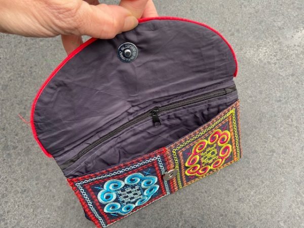 Portemonnee borduursels Vietnam geld magneet sluiting fair trade handgemaakt apart vakken rits opberg zacht dames