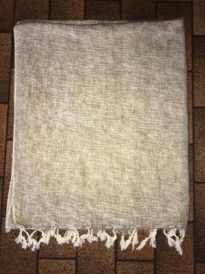 Sjaal van Yakwol Jakwol Shawls of Yakwool Fairtrade beige