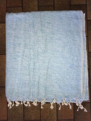 Sjaal van Yakwol Jakwol Shawls of Yakwool Fairtrade licht blauw wit