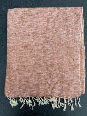 Sjaal van Yakwol Jakwol Shawls of Yakwool Fairtrade beige groen roze